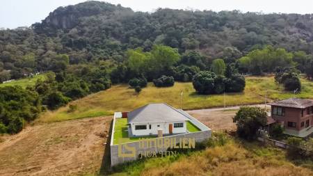 Bergblick / 800 qm Grundstück / voll möbliert