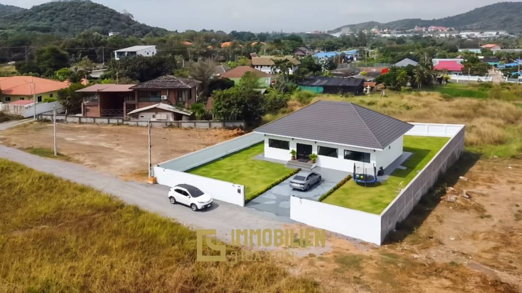 Bergblick / 800 qm Grundstück / voll möbliert