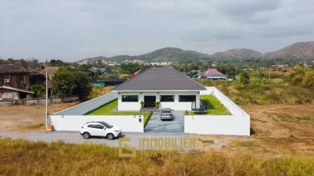 Bergblick / 800 qm Grundstück / voll möbliert