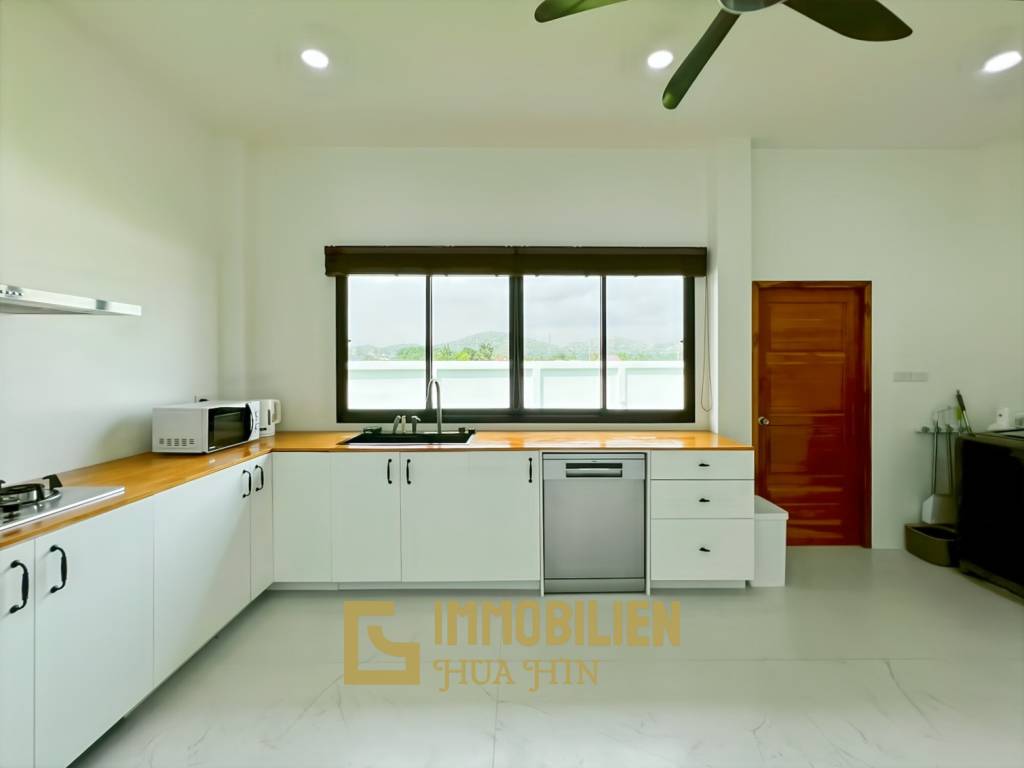 Bergblick / 800 qm Grundstück / voll möbliert