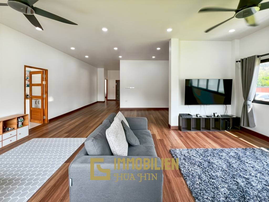 Bergblick / 800 qm Grundstück / voll möbliert