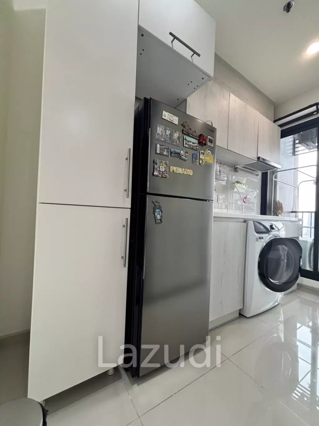 30 sqm high floor condo at Life Asoke in Bang Kapi Huai Kwang Bangkok