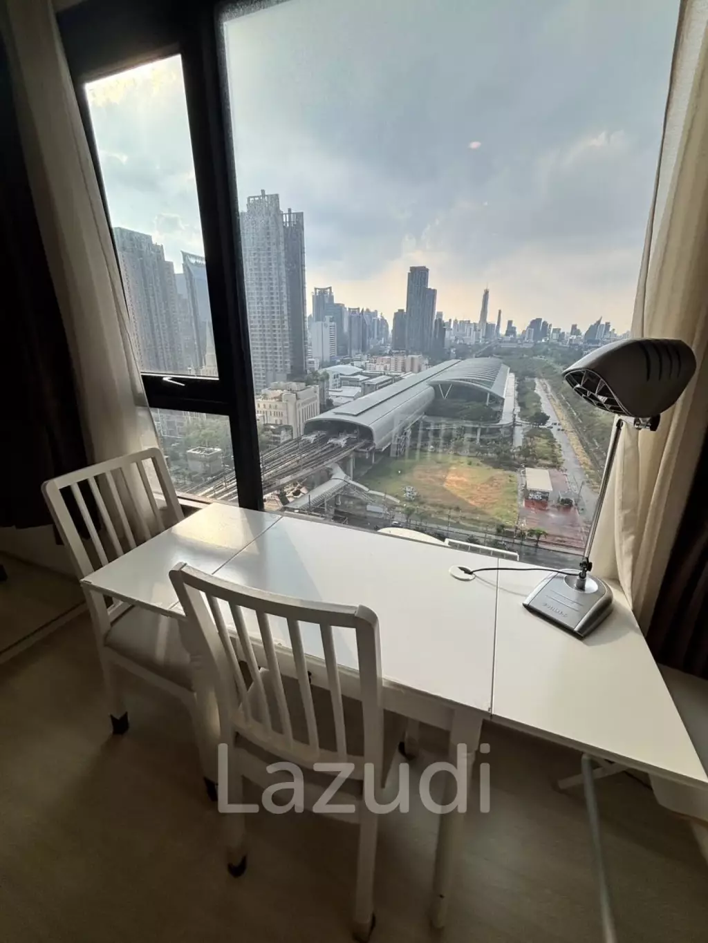 30 sqm high floor condo at Life Asoke in Bang Kapi Huai Kwang Bangkok