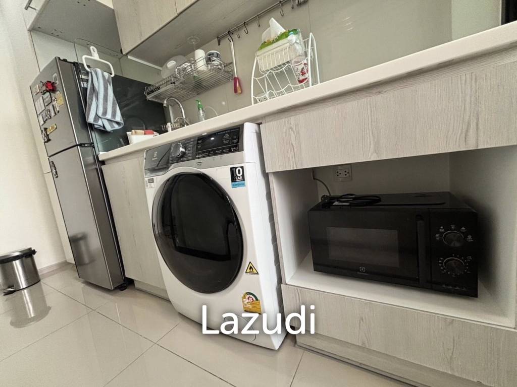 30 sqm high floor condo at Life Asoke in Bang Kapi Huai Kwang Bangkok