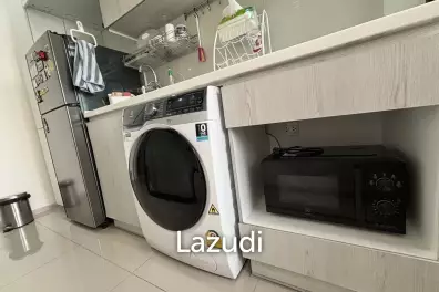 30 sqm high floor condo at Life Asoke in Bang Kapi Huai Kwang Bangkok