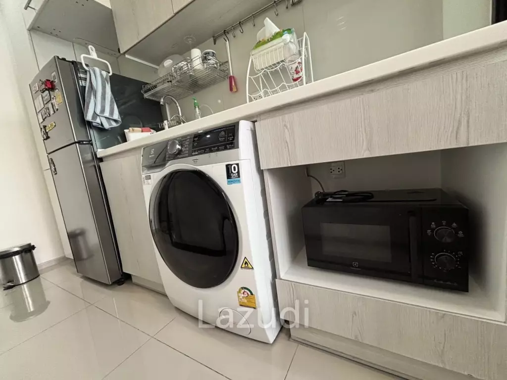 30 sqm high floor condo at Life Asoke in Bang Kapi Huai Kwang Bangkok