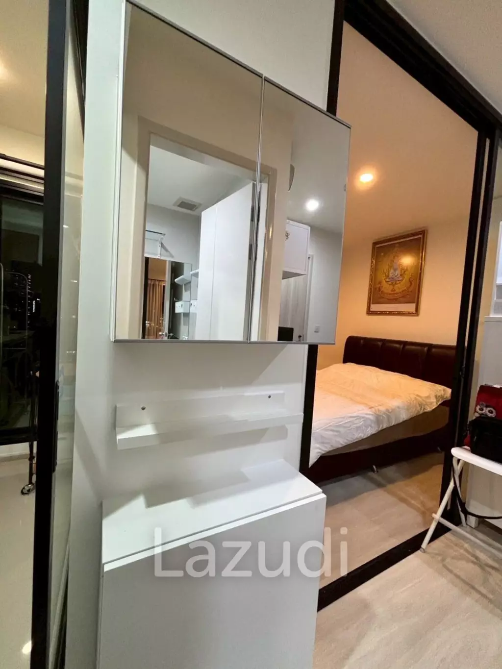30 sqm high floor condo at Life Asoke in Bang Kapi Huai Kwang Bangkok