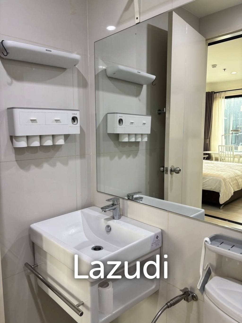 30 sqm high floor condo at Life Asoke in Bang Kapi Huai Kwang Bangkok