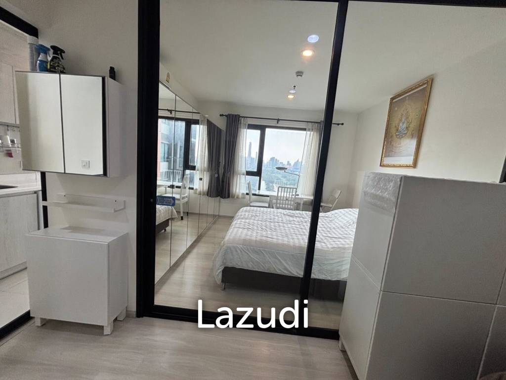 30 sqm high floor condo at Life Asoke in Bang Kapi Huai Kwang Bangkok