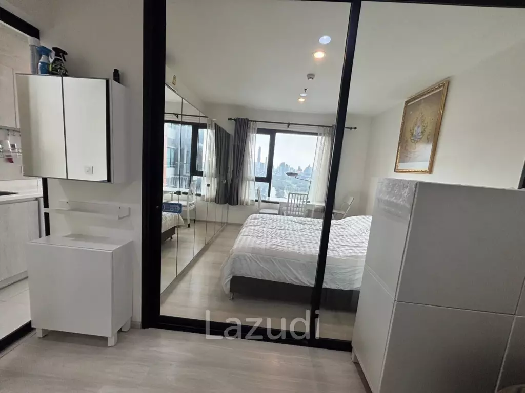 30 sqm high floor condo at Life Asoke in Bang Kapi Huai Kwang Bangkok