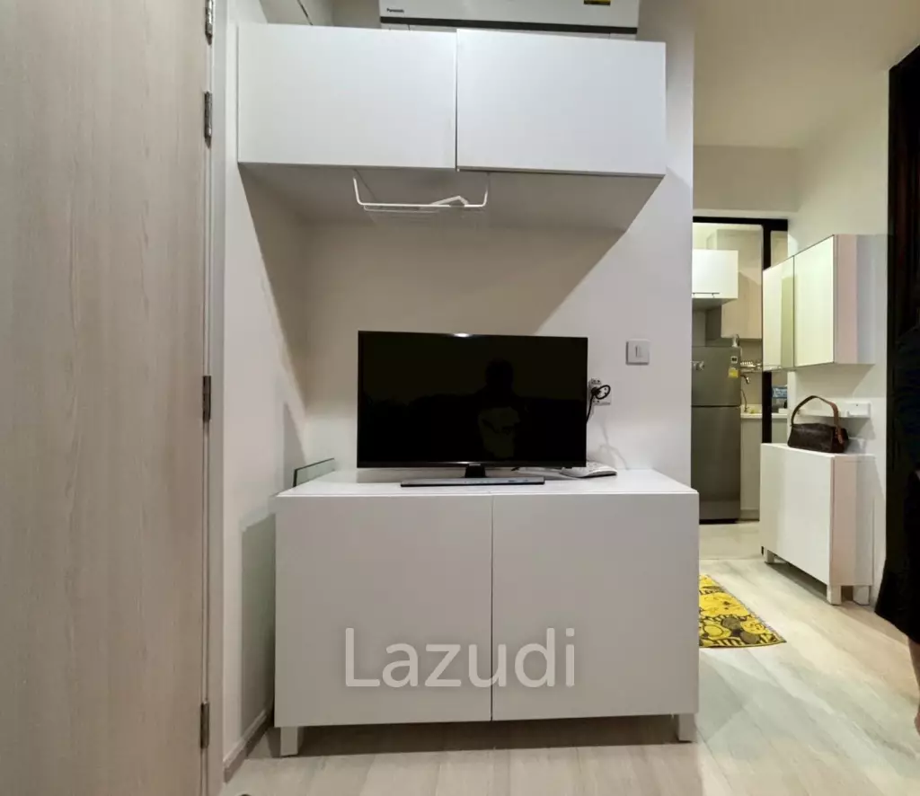 30 sqm high floor condo at Life Asoke in Bang Kapi Huai Kwang Bangkok