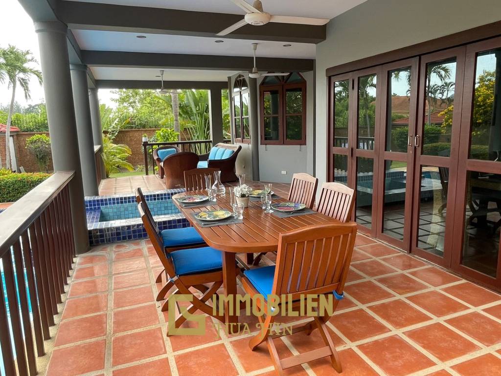 1000 qm Grundstück / 440 qm Wohnfläche / Edle Holzausstattung