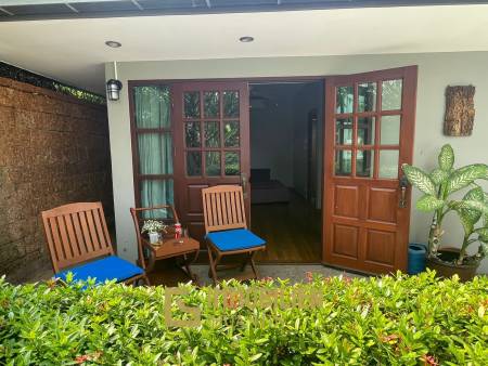 1000 qm Grundstück / 440 qm Wohnfläche / Edle Holzausstattung