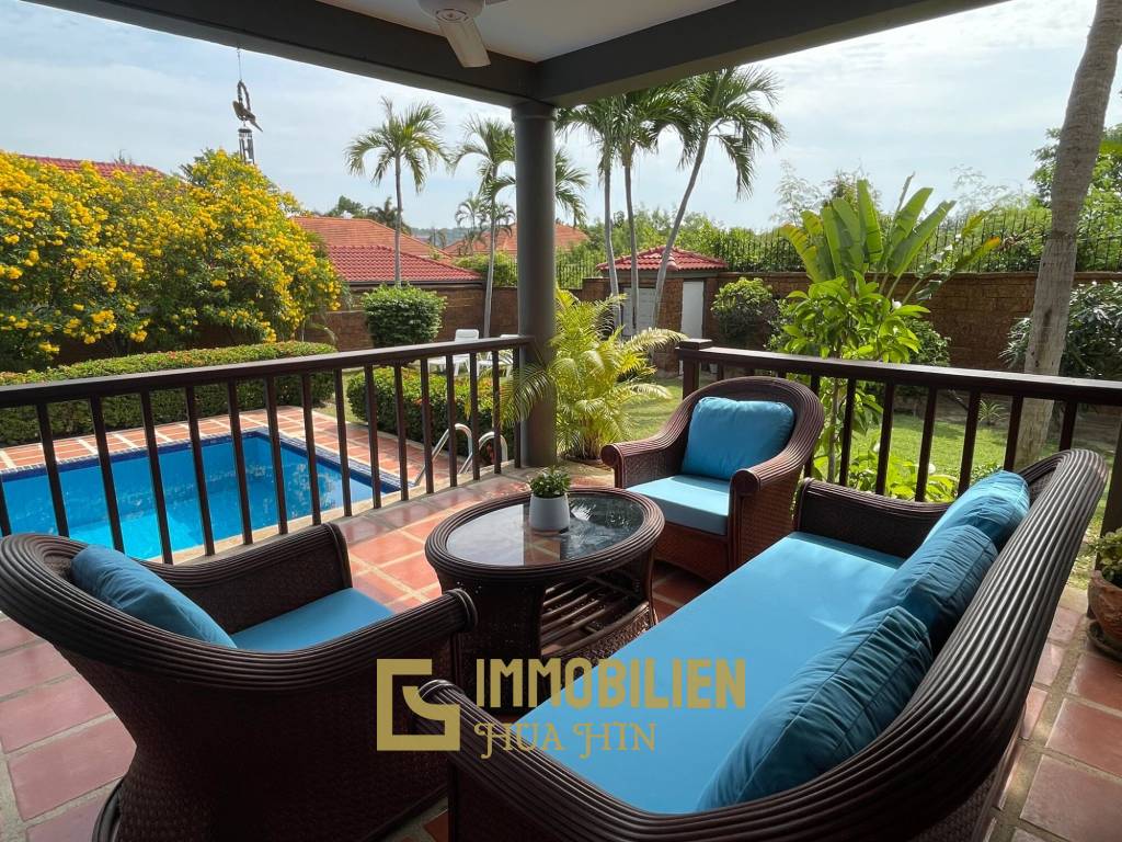 1000 qm Grundstück / 440 qm Wohnfläche / Edle Holzausstattung