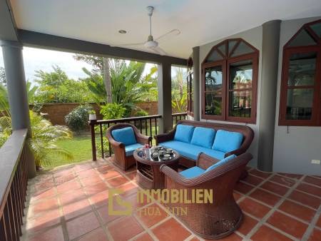 1000 qm Grundstück / 440 qm Wohnfläche / Edle Holzausstattung