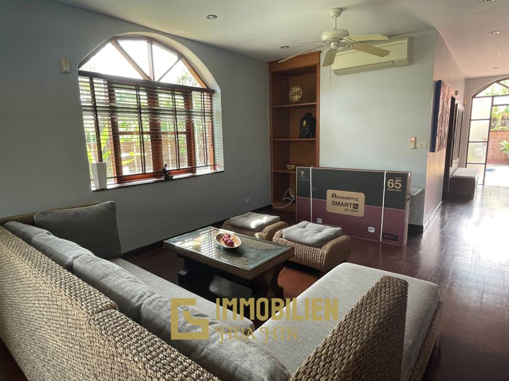 1000 qm Grundstück / 440 qm Wohnfläche / Edle Holzausstattung