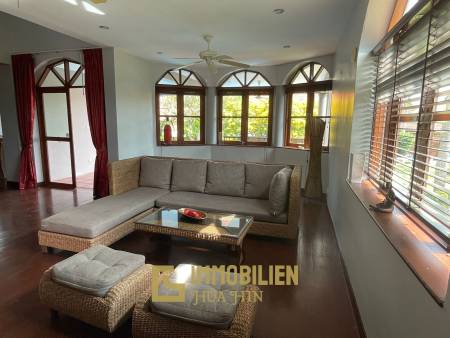 1000 qm Grundstück / 440 qm Wohnfläche / Edle Holzausstattung