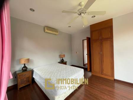 1000 qm Grundstück / 440 qm Wohnfläche / Edle Holzausstattung