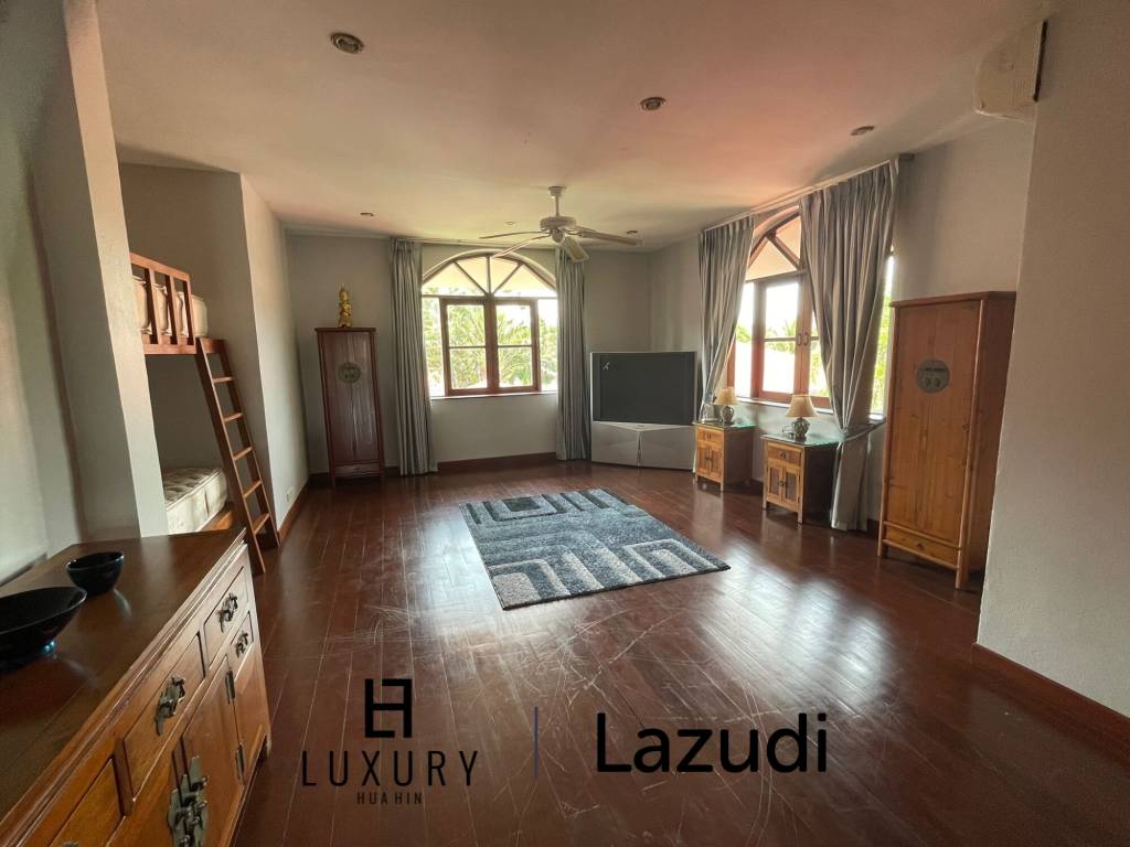 วิลล่า2ชั้น 5 ห้องนอนพร้อมสระว่ายน้ำบนพื้นที่กว้างขวาง ในคริสตัล วิว หัวหิน