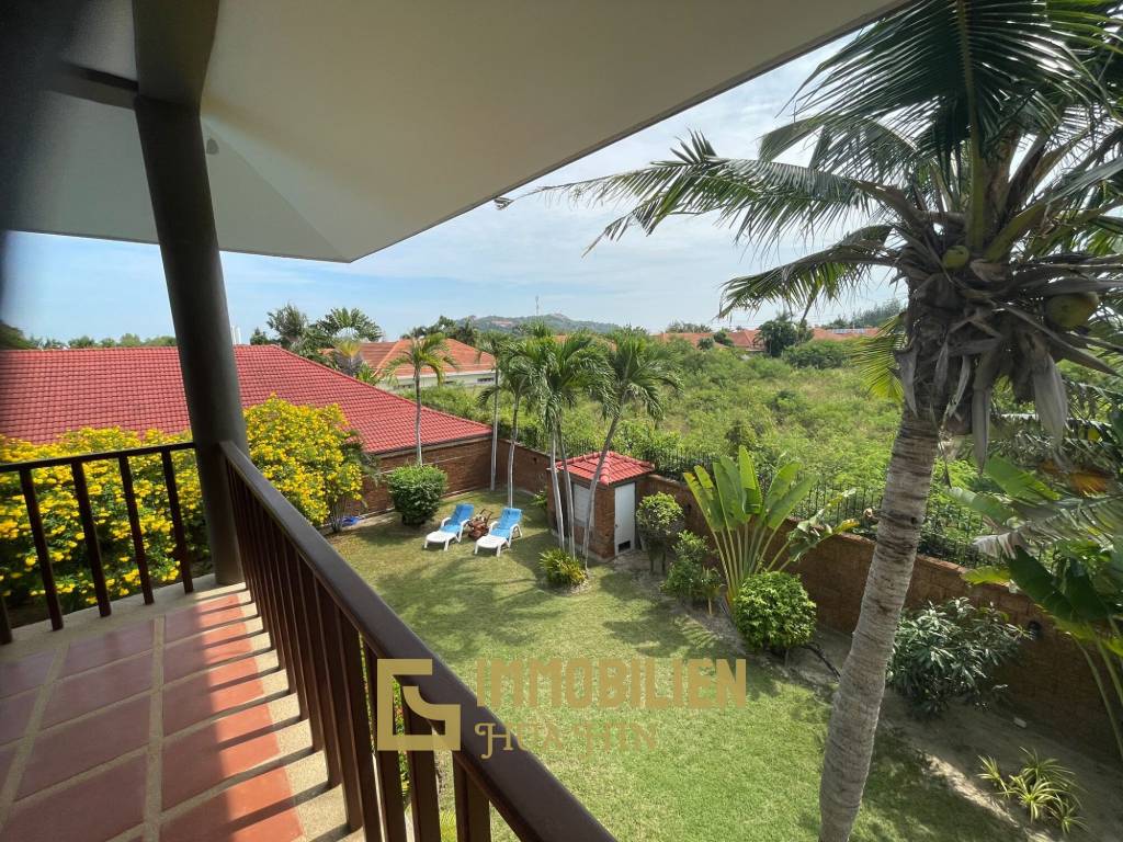 1000 qm Grundstück / 440 qm Wohnfläche / Edle Holzausstattung