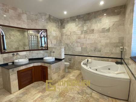 1000 qm Grundstück / 440 qm Wohnfläche / Edle Holzausstattung