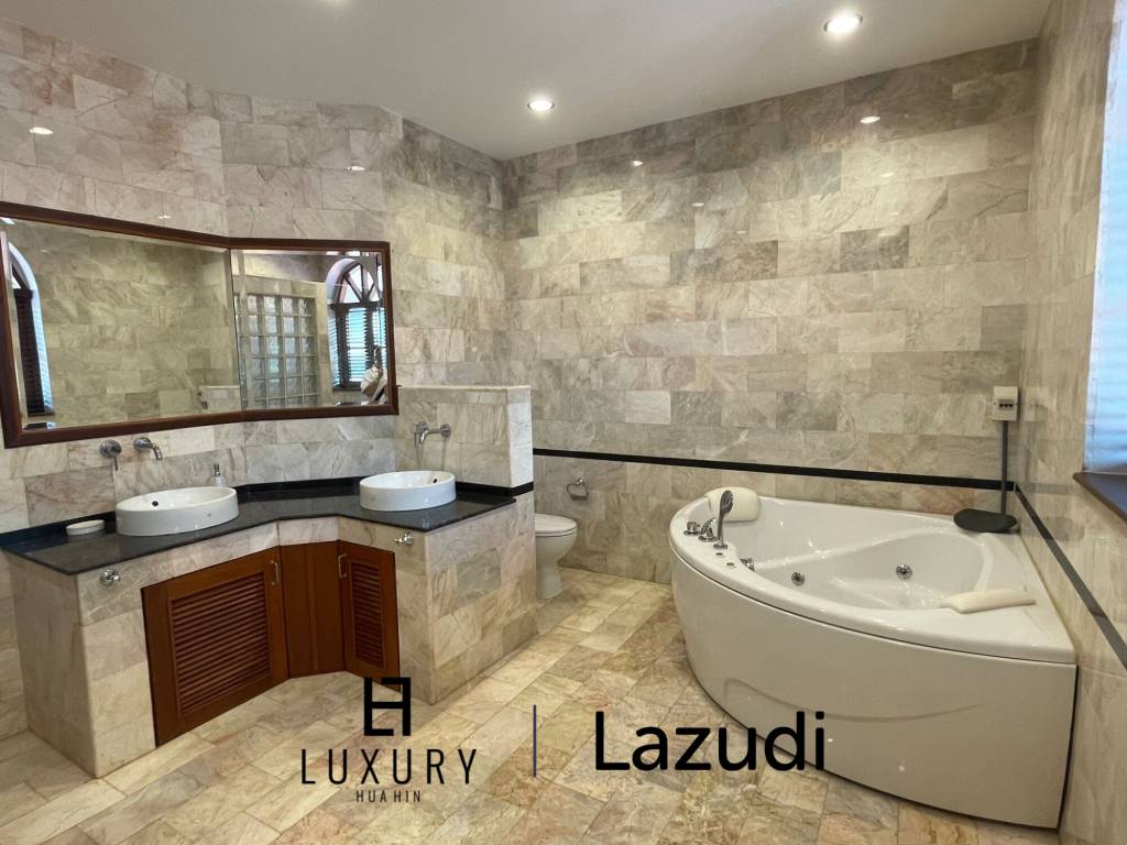 วิลล่า2ชั้น 5 ห้องนอนพร้อมสระว่ายน้ำบนพื้นที่กว้างขวาง ในคริสตัล วิว หัวหิน