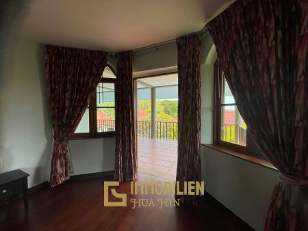 1000 qm Grundstück / 440 qm Wohnfläche / Edle Holzausstattung