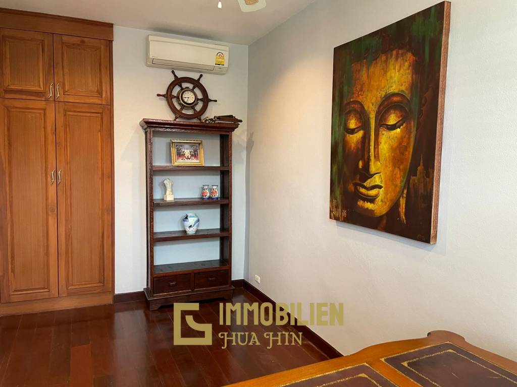 1000 qm Grundstück / 440 qm Wohnfläche / Edle Holzausstattung