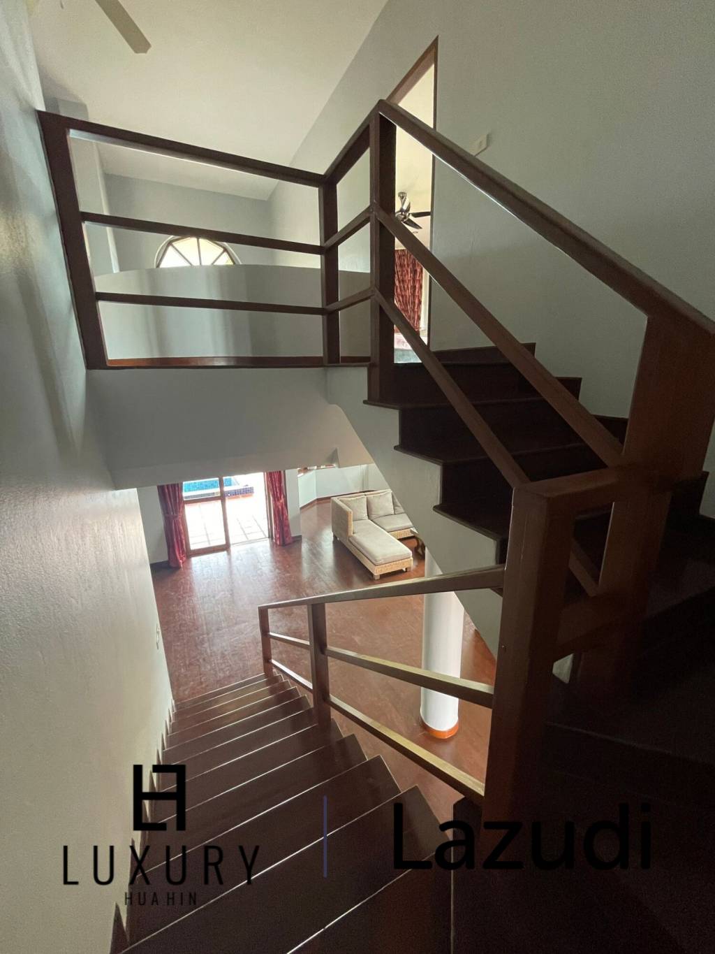 วิลล่า2ชั้น 5 ห้องนอนพร้อมสระว่ายน้ำบนพื้นที่กว้างขวาง ในคริสตัล วิว หัวหิน