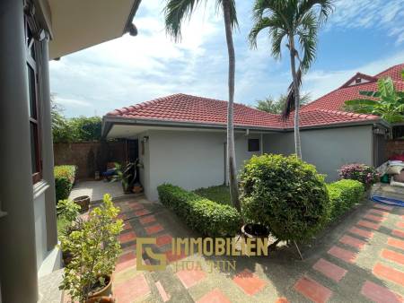 1000 qm Grundstück / 440 qm Wohnfläche / Edle Holzausstattung