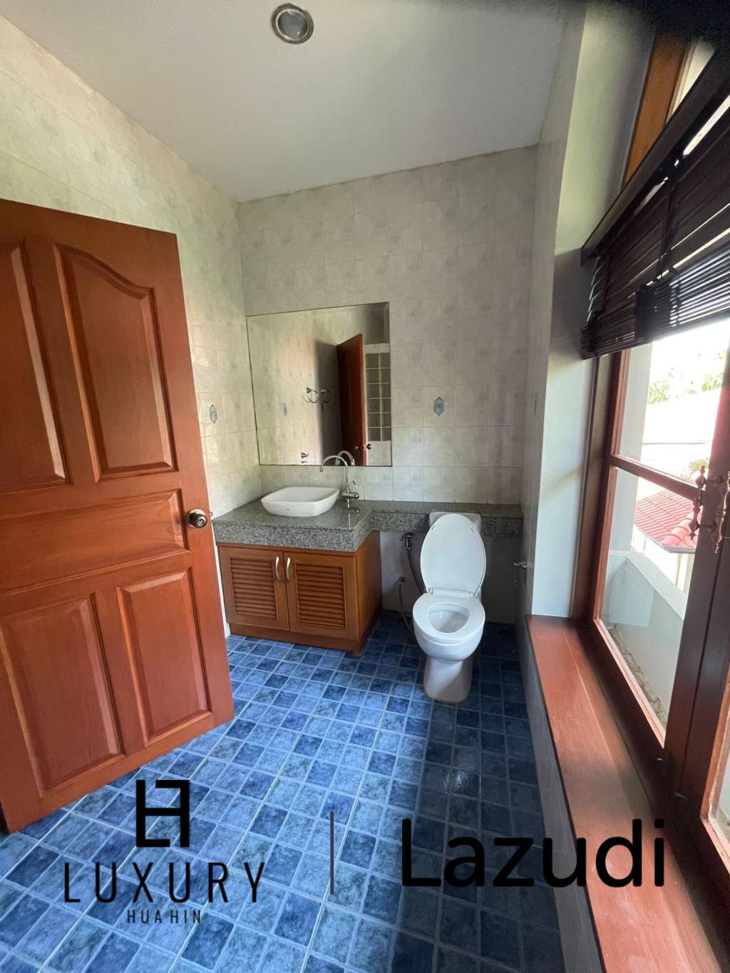 วิลล่า2ชั้น 5 ห้องนอนพร้อมสระว่ายน้ำบนพื้นที่กว้างขวาง ในคริสตัล วิว หัวหิน