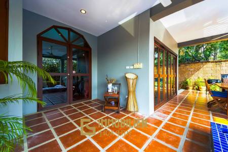 1000 qm Grundstück / 440 qm Wohnfläche / Edle Holzausstattung