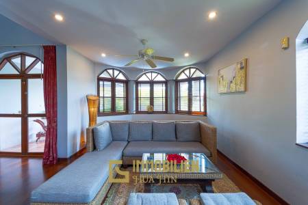 1000 qm Grundstück / 440 qm Wohnfläche / Edle Holzausstattung