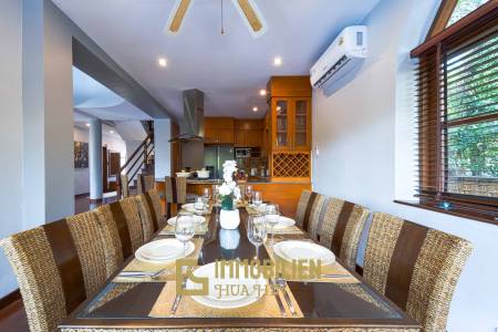 1000 qm Grundstück / 440 qm Wohnfläche / Edle Holzausstattung