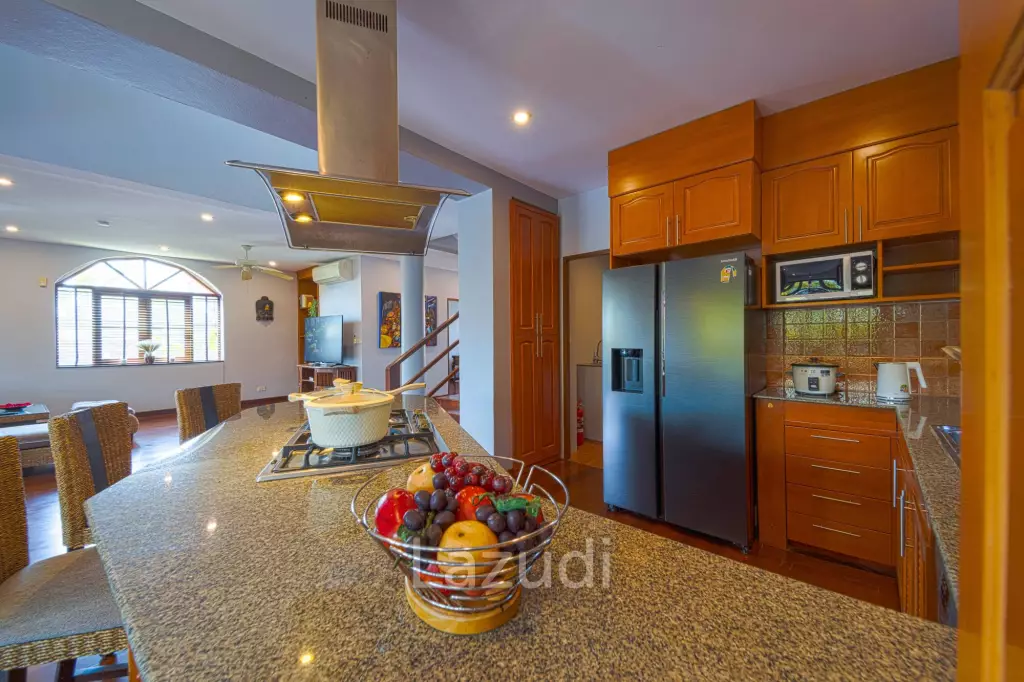 Spacious 5-Bedroom Pool Villa in Crystal View Hua Hin
