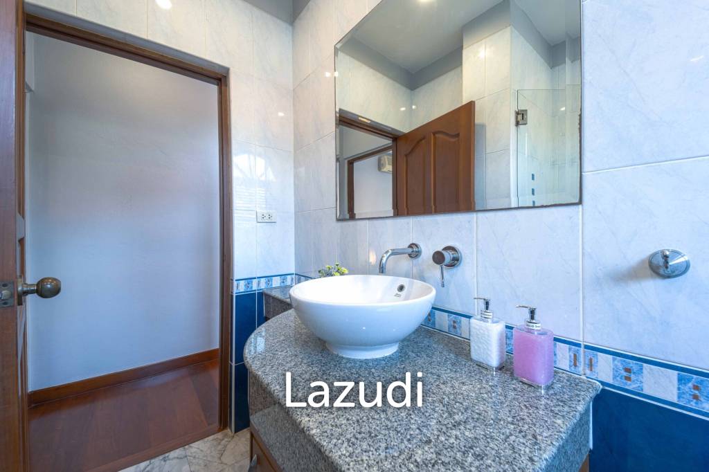 Spacious 5-Bedroom Pool Villa in Crystal View Hua Hin