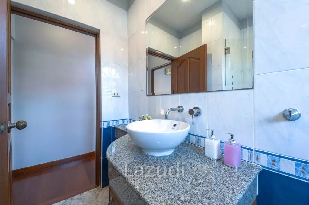 Spacious 5-Bedroom Pool Villa in Crystal View Hua Hin