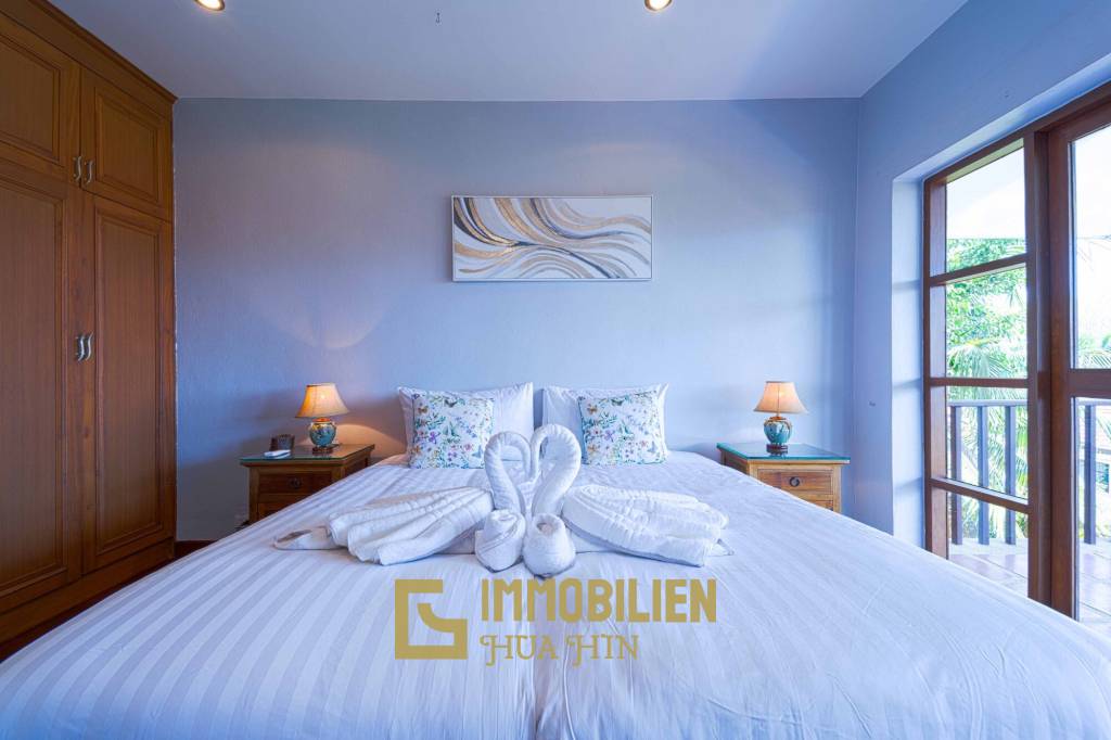 1000 qm Grundstück / 440 qm Wohnfläche / Edle Holzausstattung