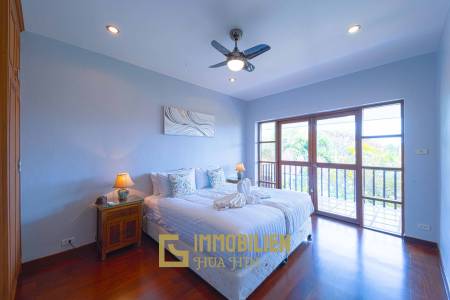 1000 qm Grundstück / 440 qm Wohnfläche / Edle Holzausstattung