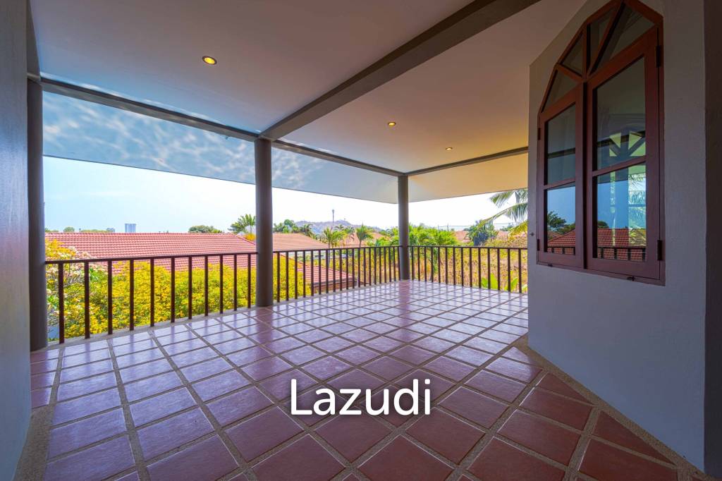 Spacious 5-Bedroom Pool Villa in Crystal View Hua Hin