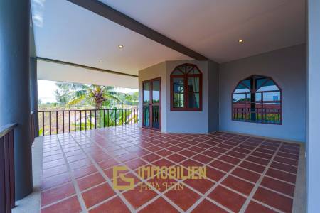 1000 qm Grundstück / 440 qm Wohnfläche / Edle Holzausstattung