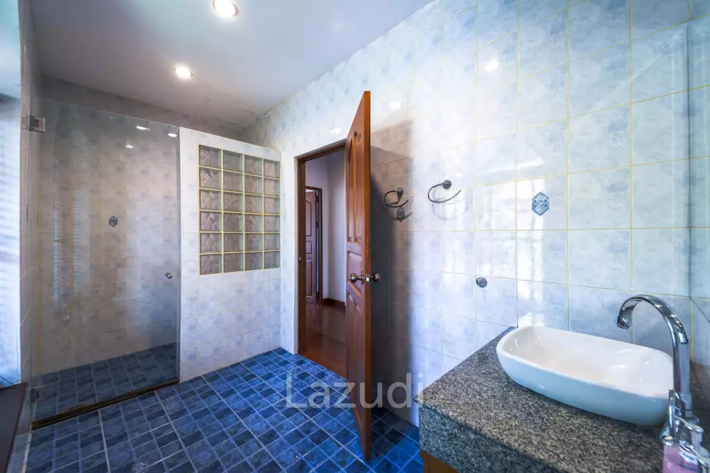 Spacious 5-Bedroom Pool Villa in Crystal View Hua Hin