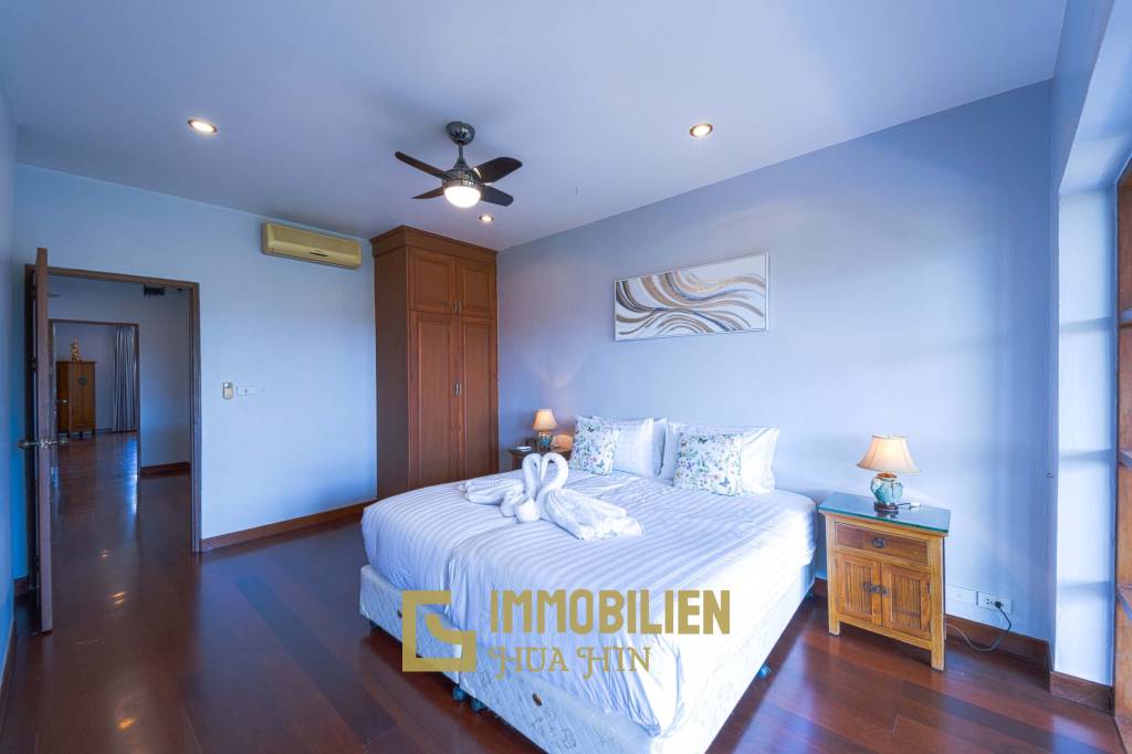 1000 qm Grundstück / 440 qm Wohnfläche / Edle Holzausstattung