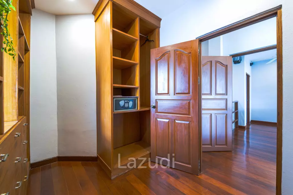 Spacious 5-Bedroom Pool Villa in Crystal View Hua Hin