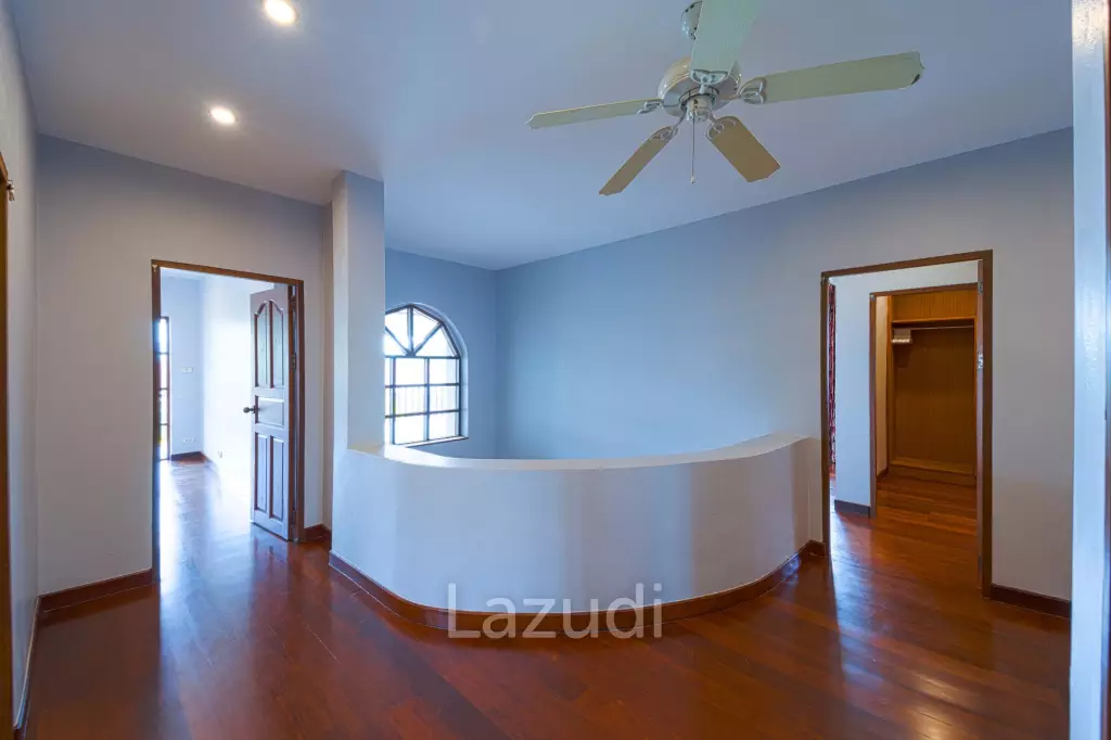 Spacious 5-Bedroom Pool Villa in Crystal View Hua Hin