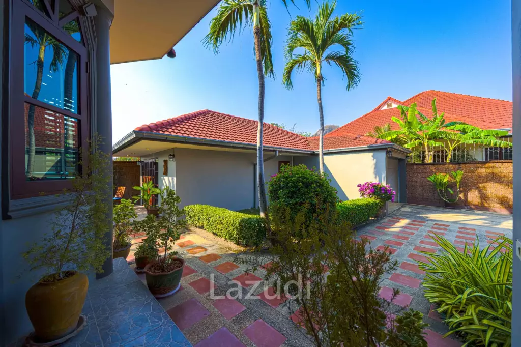 Spacious 5-Bedroom Pool Villa in Crystal View Hua Hin