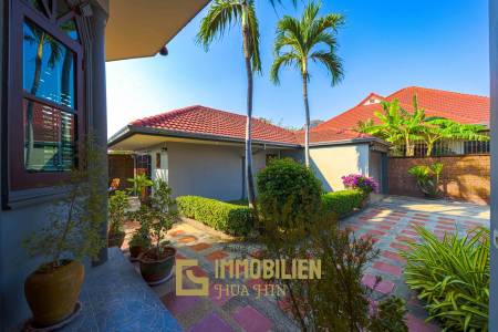 1000 qm Grundstück / 440 qm Wohnfläche / Edle Holzausstattung