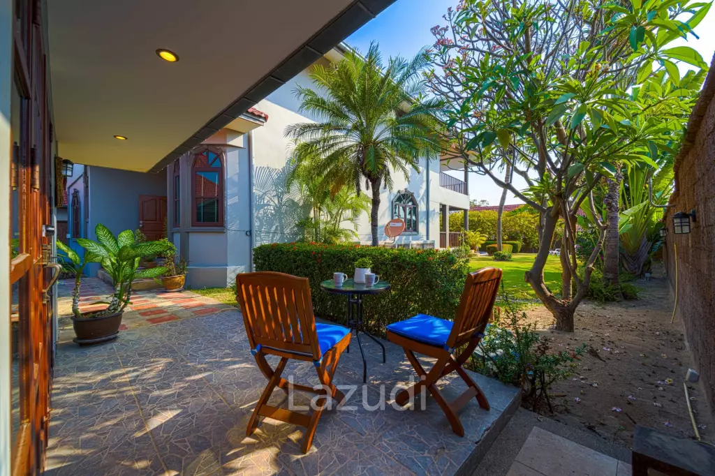 Spacious 5-Bedroom Pool Villa in Crystal View Hua Hin