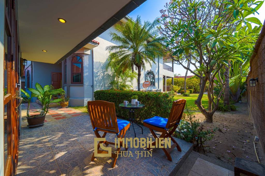 1000 qm Grundstück / 440 qm Wohnfläche / Edle Holzausstattung