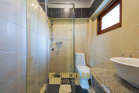 1000 qm Grundstück / 440 qm Wohnfläche / Edle Holzausstattung